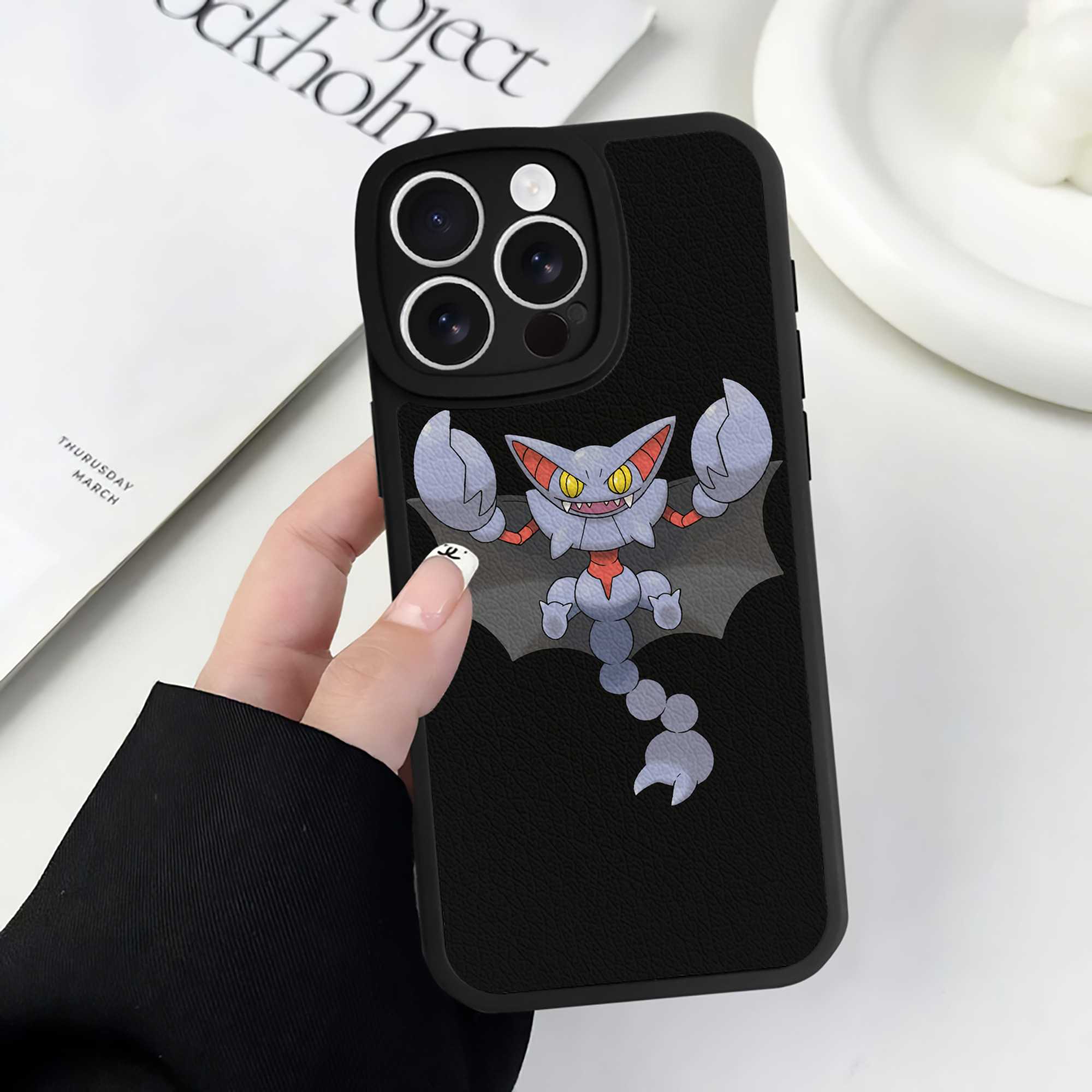 （画像用） ポケットモンスター Pokémon 【iPhone 16シリーズ対応】シリコンスマホケース（レザー調） 材質：シリコン